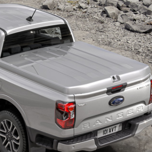 Fiksni pokrov prtljažnika srebrne barve